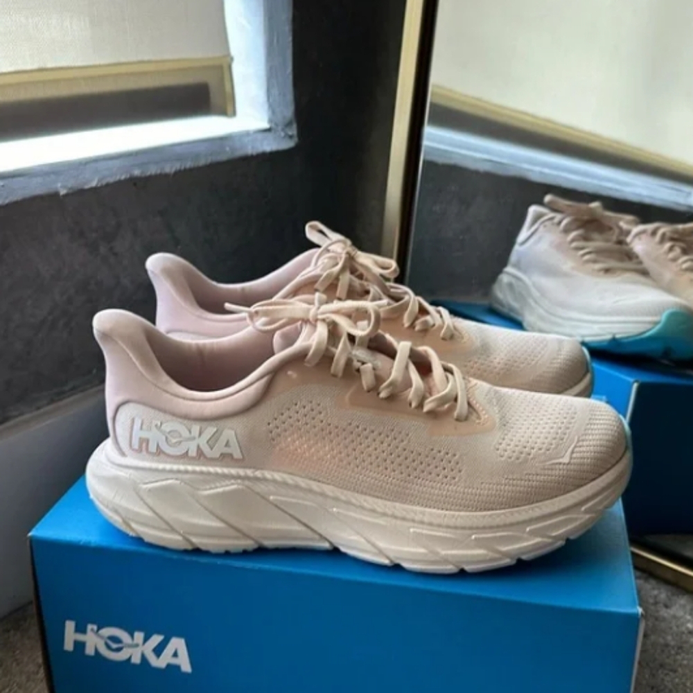 HOKA Women's Arahi 7 Running Shoes, Vanilla Cream Color, Sporty, Althenic - Picture 1 of 4